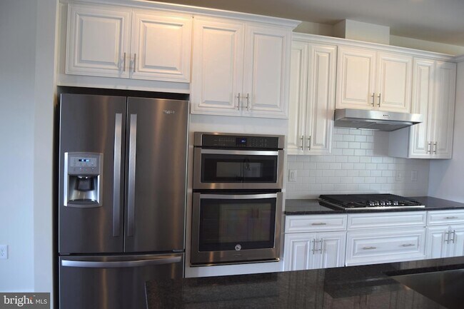 Building Photo - 19974 Abram Ter