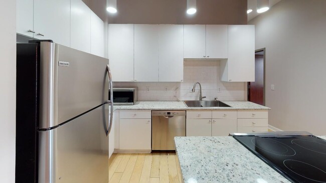 Building Photo - 769 N High St