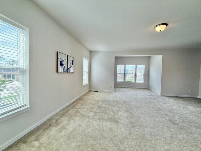 Building Photo - 6394 S Trailwoods Dr