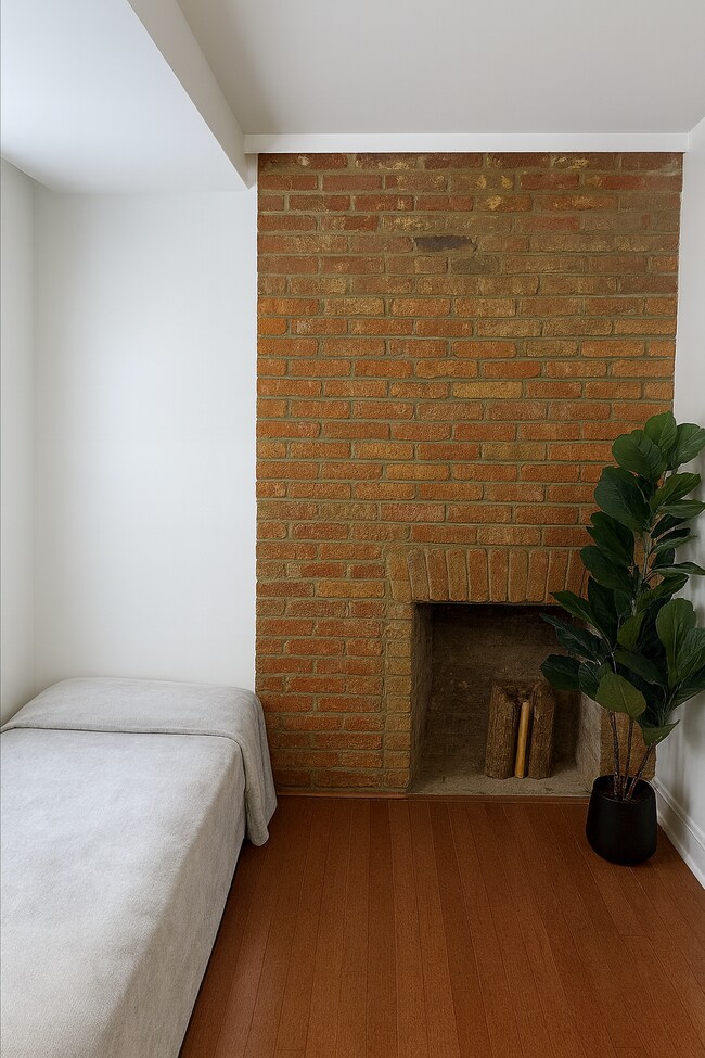 Building Photo - 1011 Hollins St