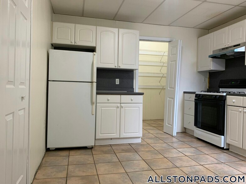 Building Photo - 437 Cambridge St