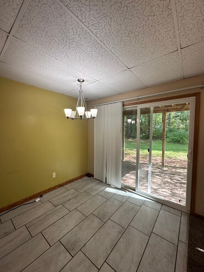 Building Photo - 2711 Jelinek Ave