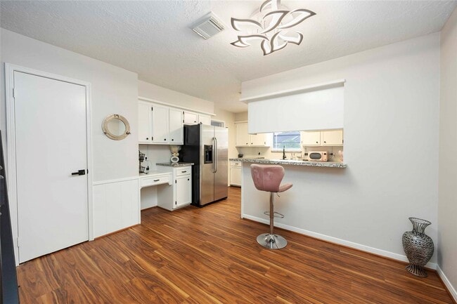 Building Photo - 5511 Green Timbers Dr