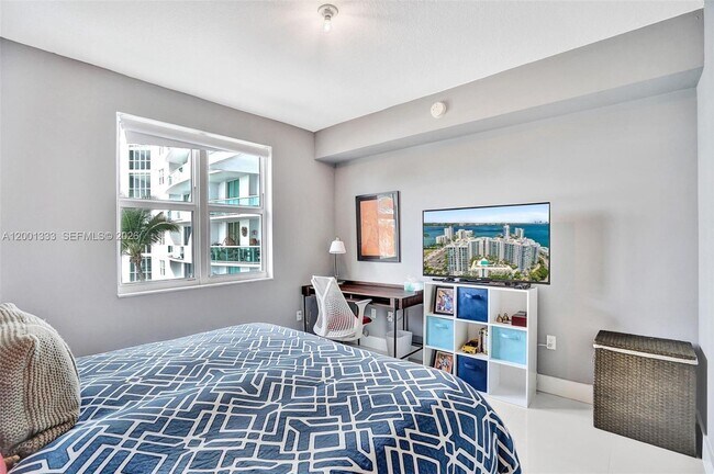 Building Photo - 7900 Harbor Island Dr