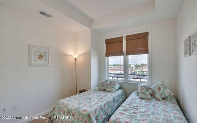 Building Photo - 1501 Ocean Ave N