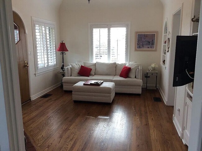 Building Photo - 304 Nevada Way