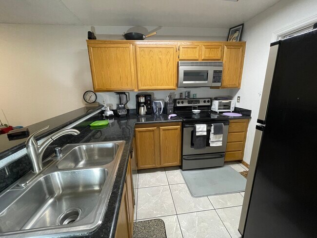 Full Kitchen - 1800 Edmond St