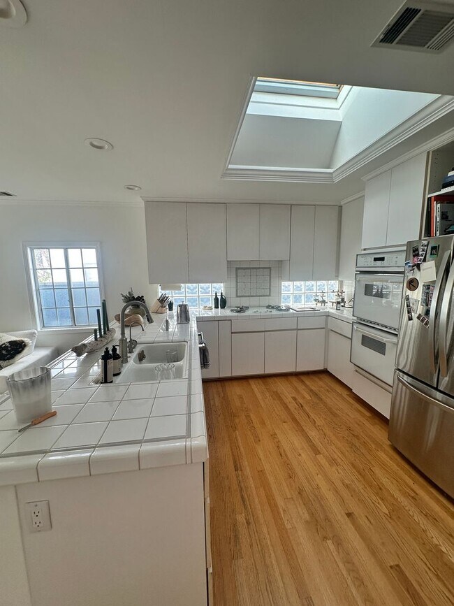 Building Photo - Lovely Home in the Kentwood area of Westchester