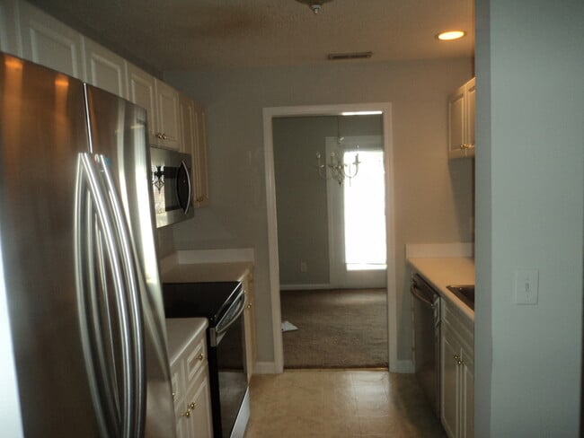 Building Photo - Cape Cottages Modern top floor unit with s...