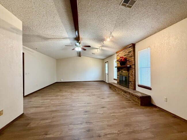 Building Photo - 1368 Cedarbrook Ln