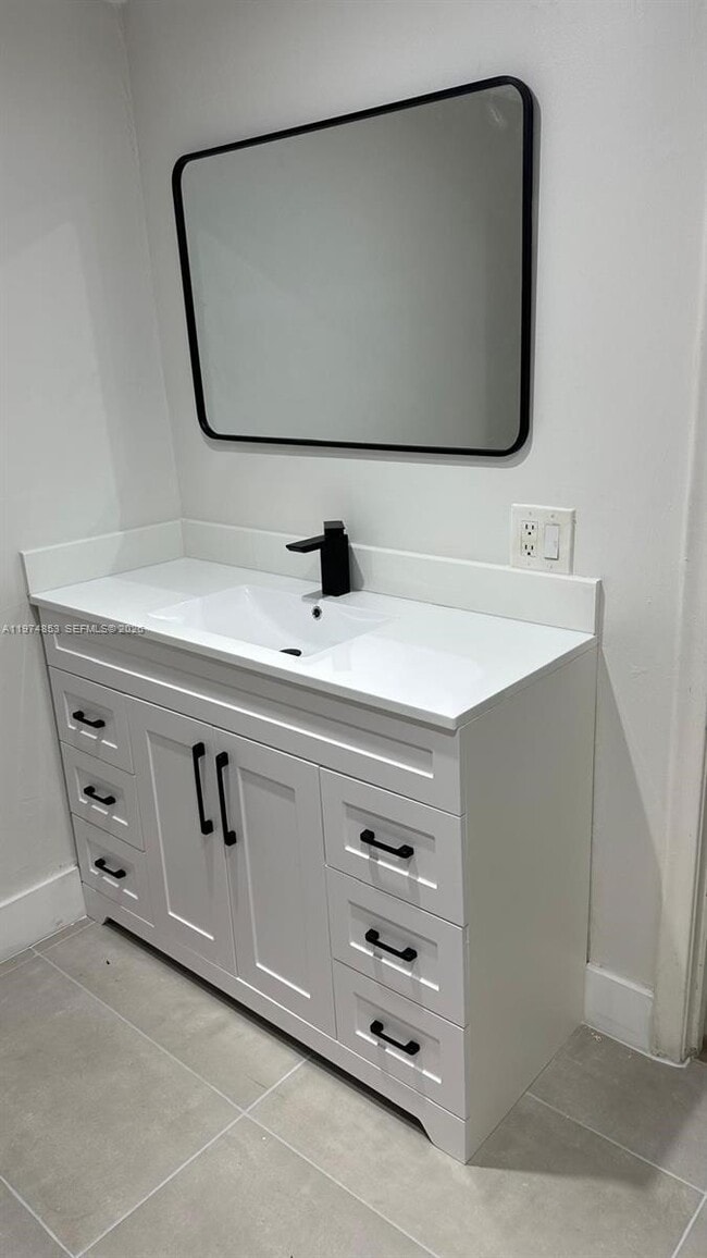 Building Photo - 10000 NW 80th Ct