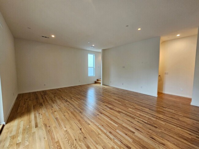 Building Photo - Minutes from Downtown, Uptown, Henderson, ...