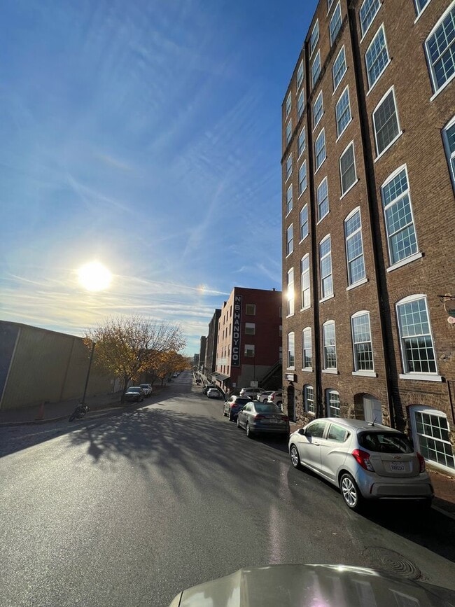Building Photo - 1 Bedroom Apartment in Lynchburg
