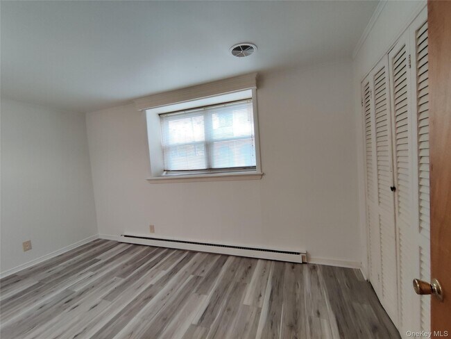 Building Photo - 81 Vineyard Ave