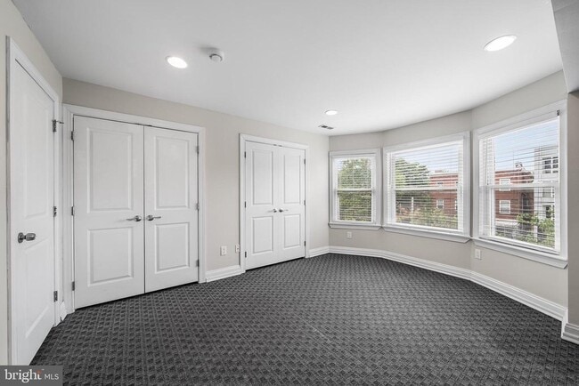 Building Photo - 619 S 42nd St