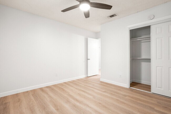Building Photo - "Charming 2-Bed Duplex in Austin's Vibrant...