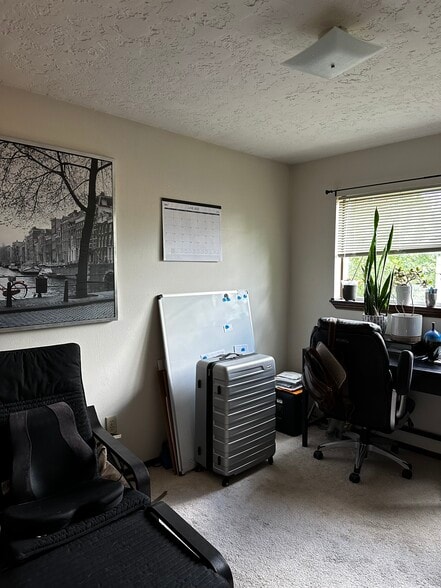 Building Photo - 337 NW Bailey Ave