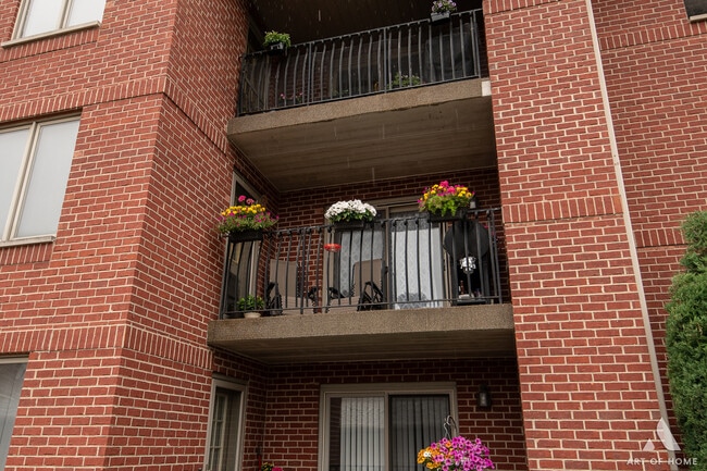 Building Photo - 11110 E Cove Cir