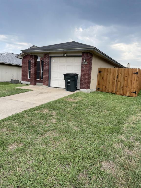 Building Photo - 2211 Garrett Dr