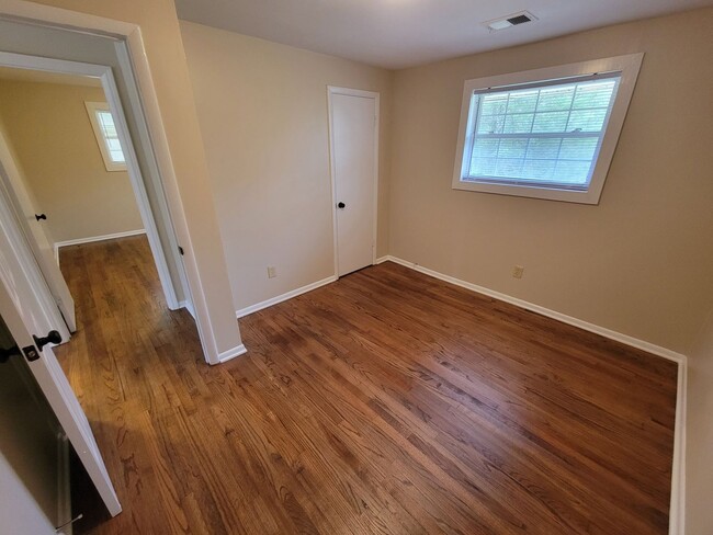 Building Photo - 4 Bed, 1 Bath Home off Woodruff Road is Available