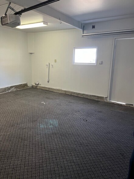 Inside Garage - 1170 W Summerland Ave