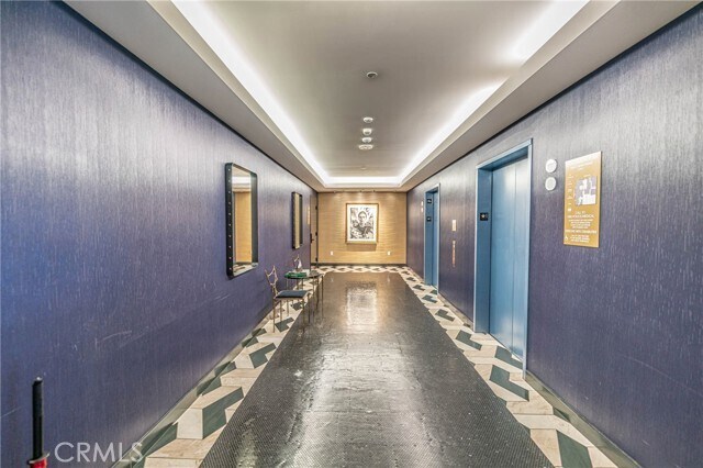 Building Photo - 1050 S Grand Ave