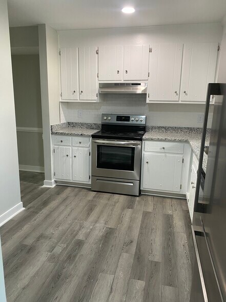Building Photo - 1711 Early Settlers Rd