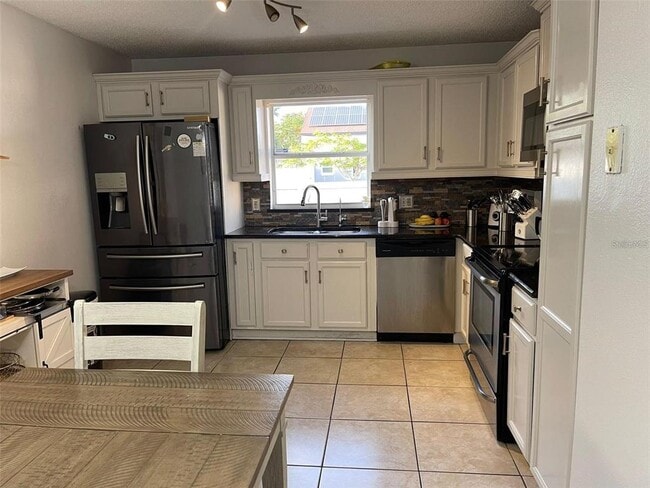 Building Photo - 2112 Jessa Dr