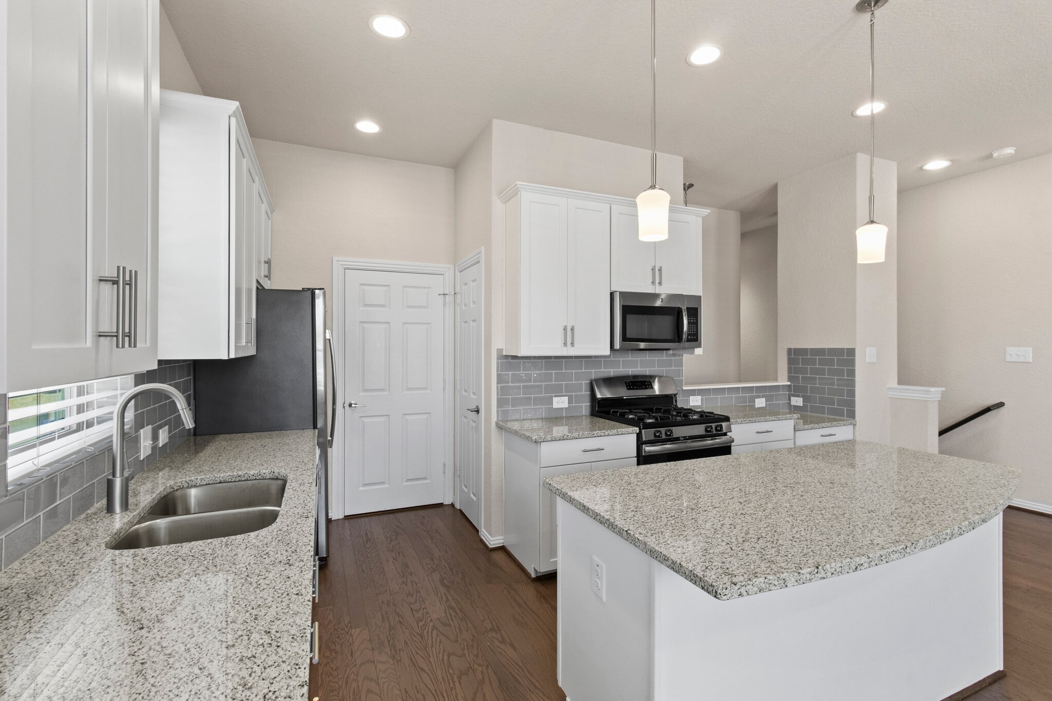 Building Photo - 221 E Courtland Pl