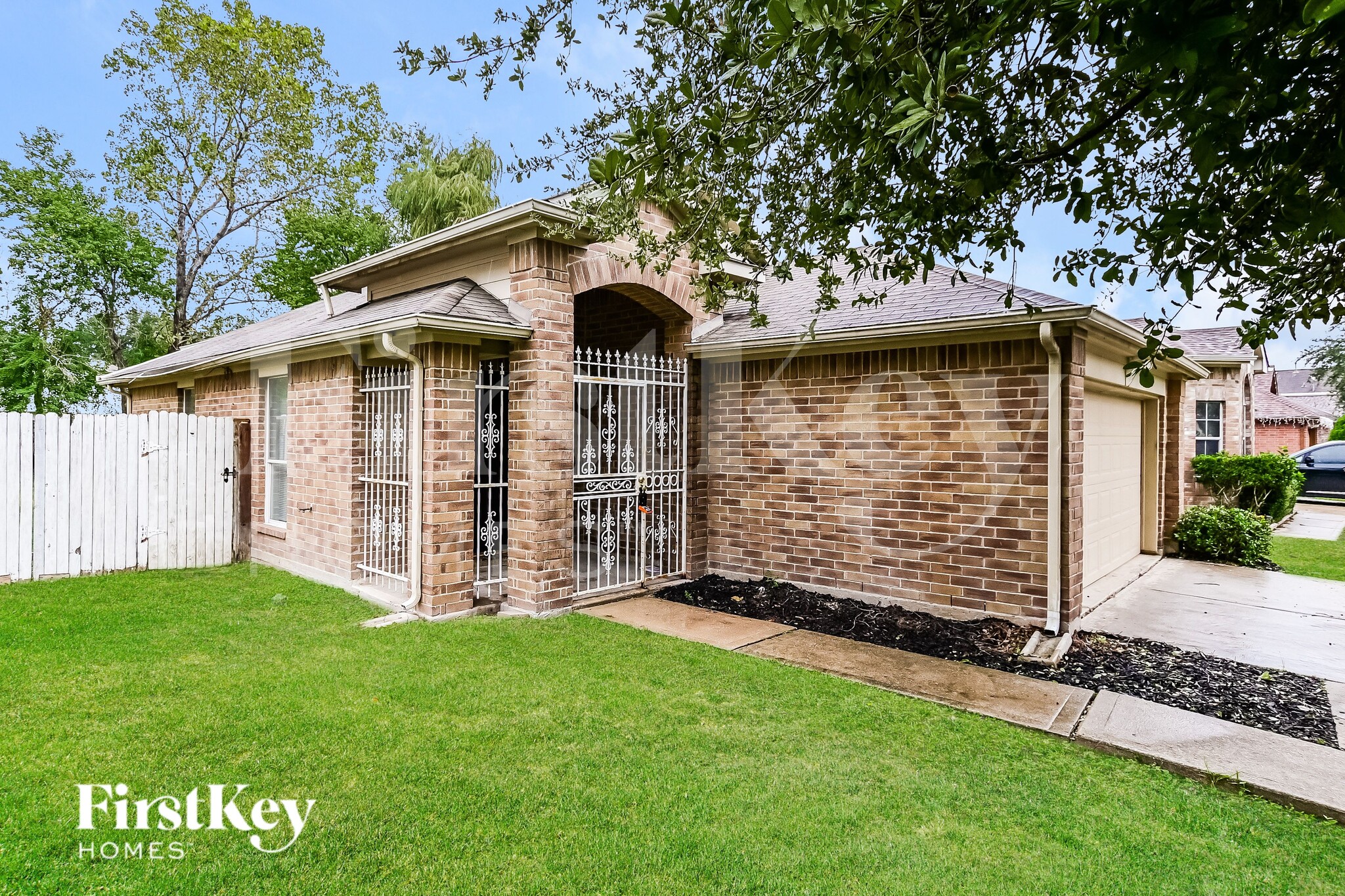 Building Photo - 507 Richcrest Dr