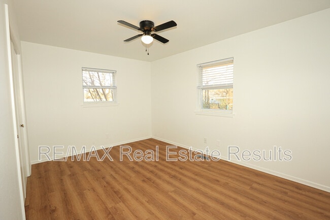 Building Photo - 2842 N Loxley Ave