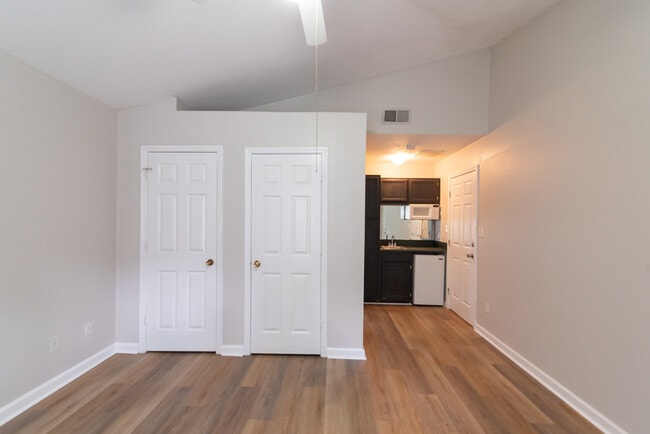 Building Photo - 285 E Harrison St