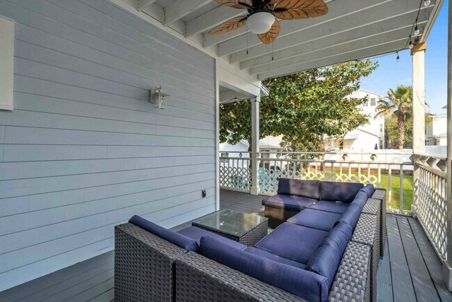 Building Photo - 61 Sunfish St