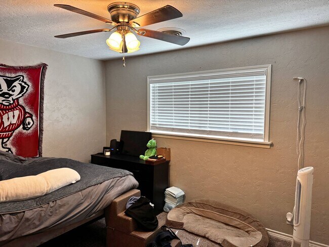 Building Photo - 4 bedrooms in Southwest Wichita Falls For Lease!