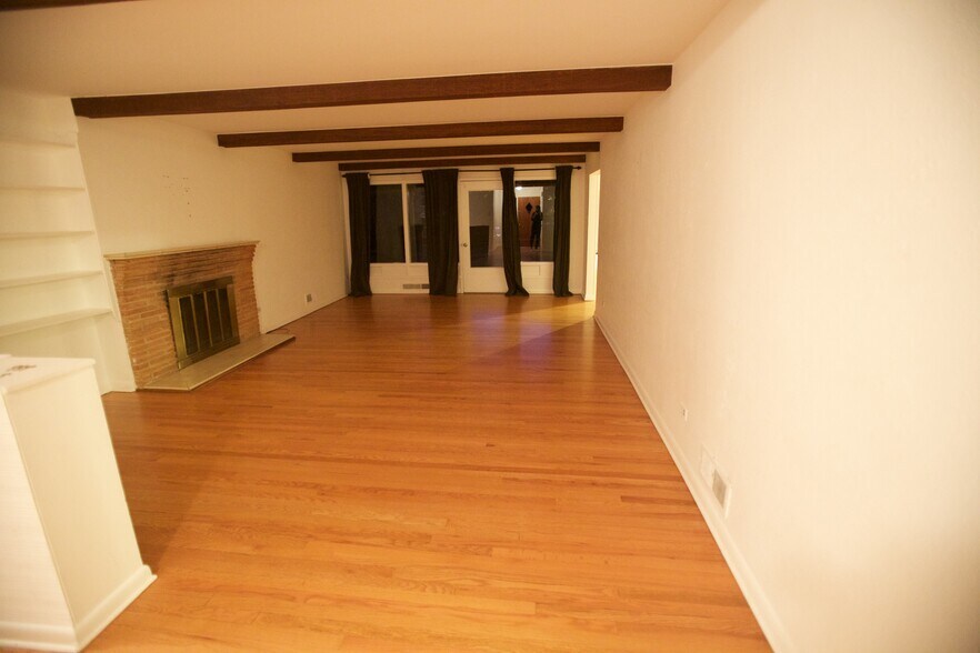 Building Photo - 145 Ivanhoe St
