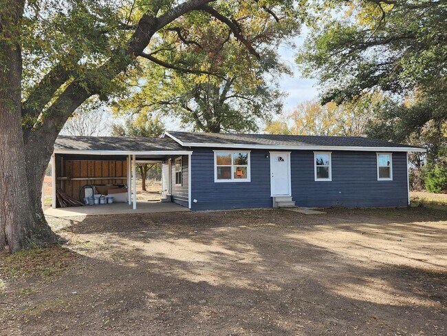 Primary Photo - Recently Updated 3 Bed 2 Bath in Gun Barre...