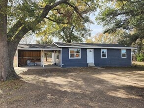 Building Photo - Recently Updated 3 Bed 2 Bath in Gun Barre...