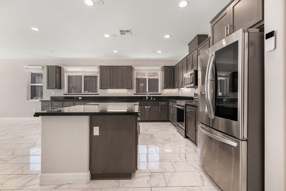 Building Photo - 31 Cortina Ct