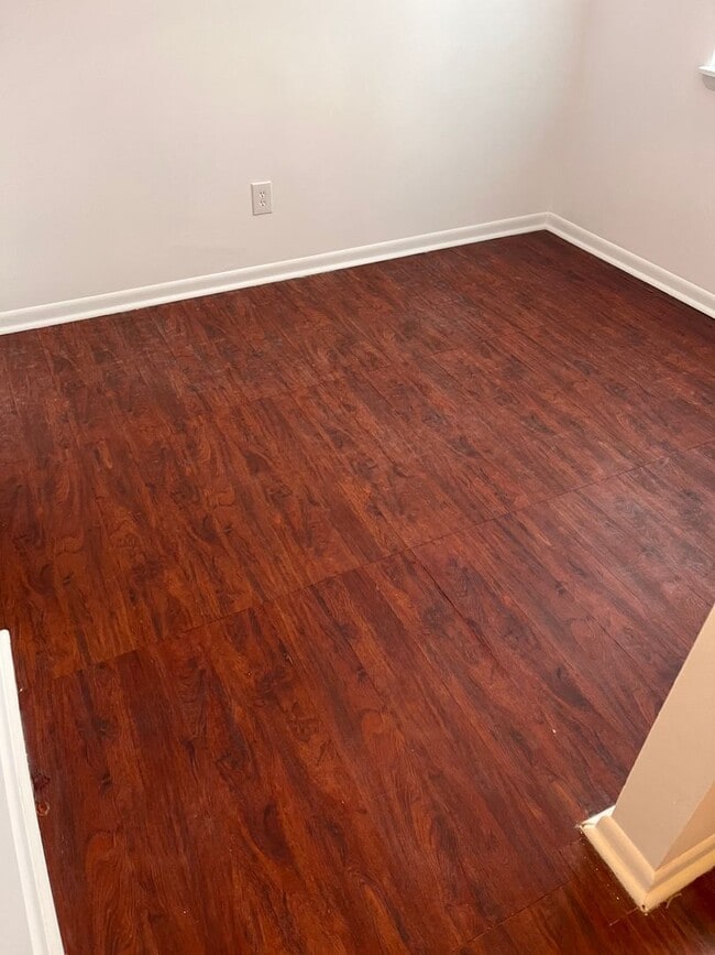 Building Photo - 2BR Townhome in N Raleigh