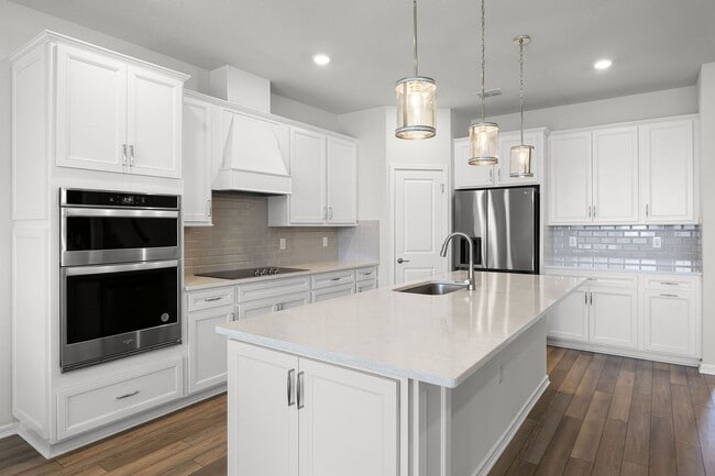 Building Photo - Luxury Living for Lease – 5BR Home with Of...