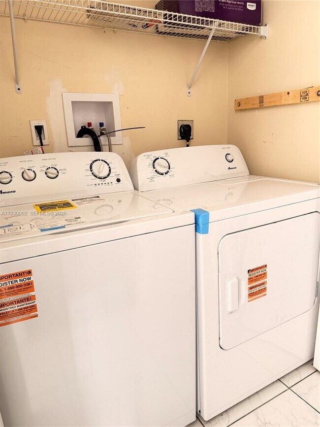 Building Photo - 6880 SW 158th Ct