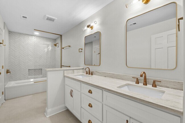 Building Photo - 5704 Woodside Ave