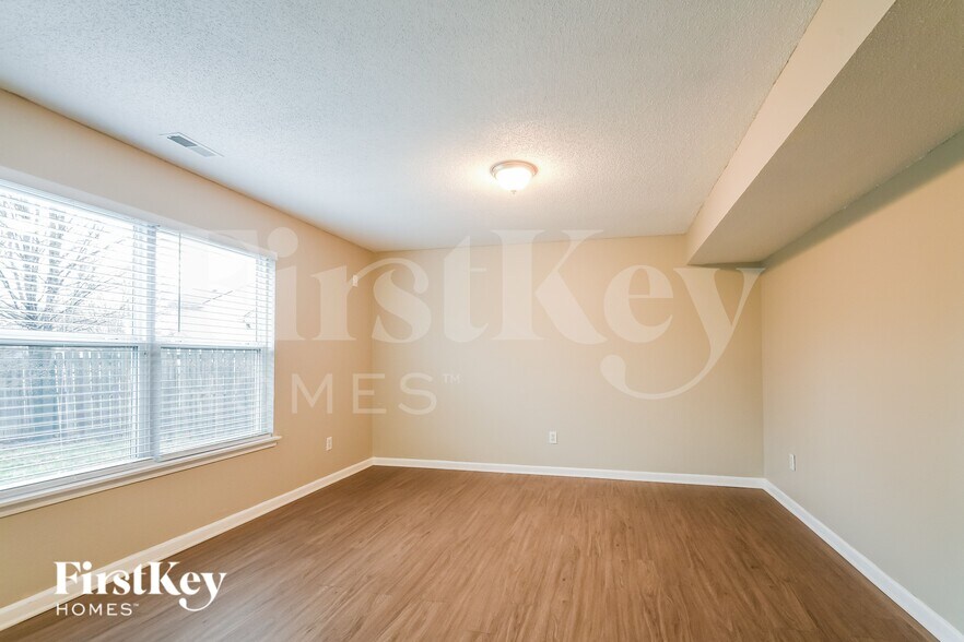 Building Photo - 19127 Fox Chase Dr