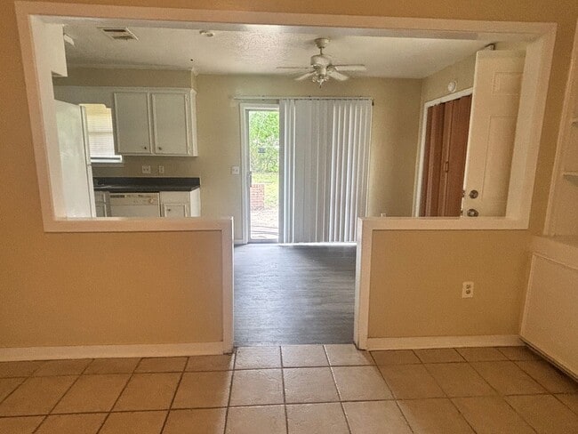 Building Photo - 2452 Oak Grove Ln