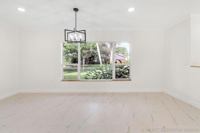 Building Photo - 100 SW 15th Ct