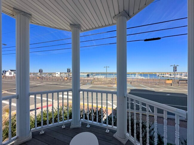 Building Photo - 9416 Amherst Ave