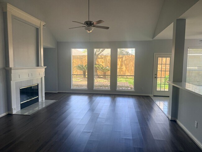 Building Photo - 4 Bedroom, 3 Car Garage Single Family Home in League City