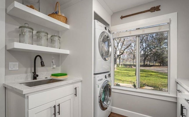 Building Photo - A Private Oasis with Unmatched Amenities 4...