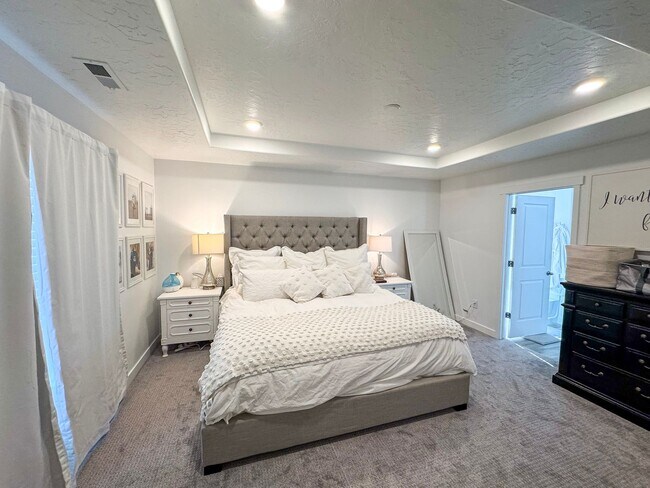 Building Photo - Modern 4 Bed 3.5 Bath Home in Syracuse | Bonus Room + Fenced Yard + 86” TV Included
