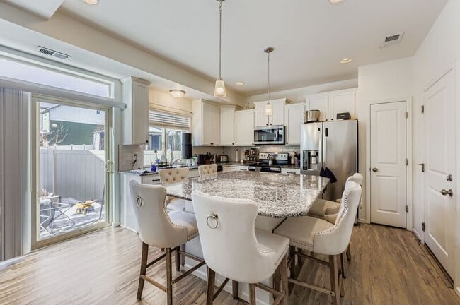 Building Photo - 9335 Arklow Wy